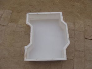 路沿石預制塊模具在建筑材料中的應用——以克旗建材模具廠為例